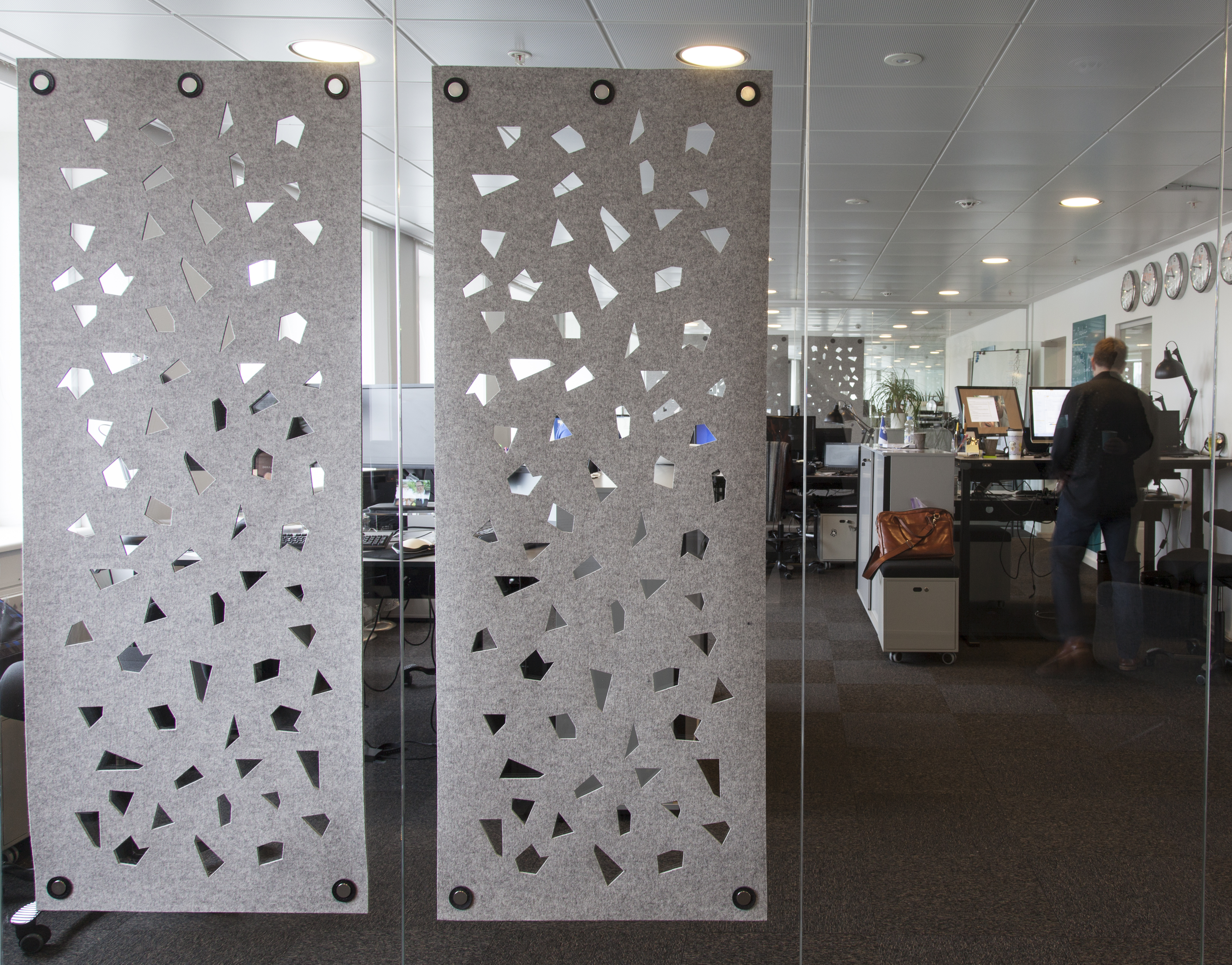 Rumafskærmning i grå filt hos Ticketmaster (3)